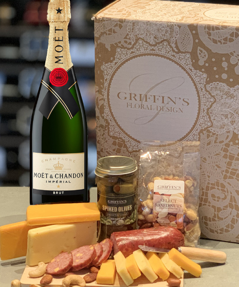 Moet Chandon Champagne  Classic Gourmet Set