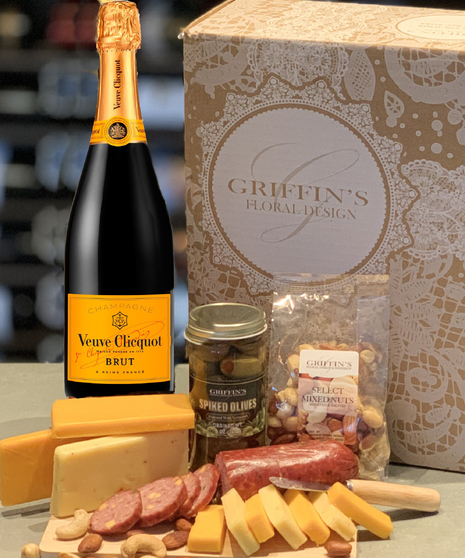 Veuve Clicquot Champagne  Classic Gourmet Set