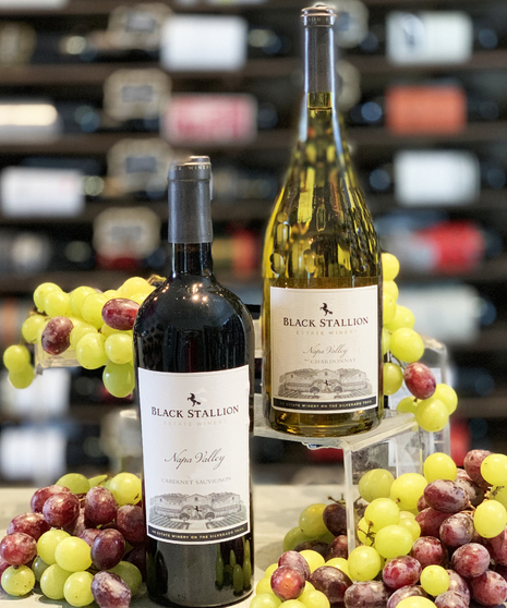 Black Stallion  Wine Set