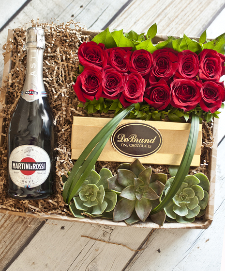 12 Roses & Martini Rossi Champagne Gift Box