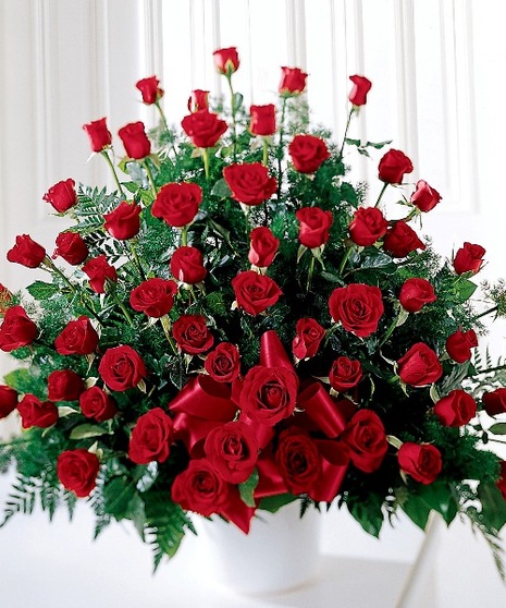 This stunning set of all Roses in a color of your choice is nothing short of stunning. Pick the whole set at a discount, or choose only the individual items you like.